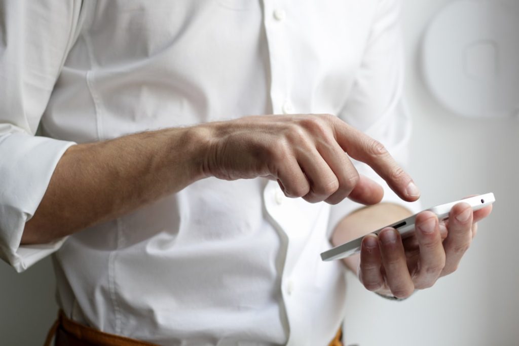 Person typing a personalised connection request message on a smartphone